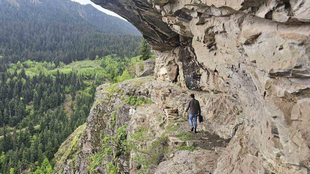 Artvin’de tarihi ticaret yolu drone ile görüntülendi