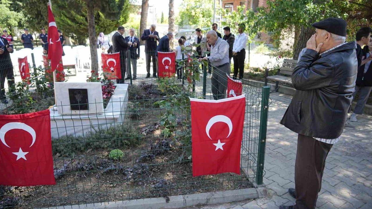 Şehidinin adının verildiği okul öğrencilerinden şehide vefa