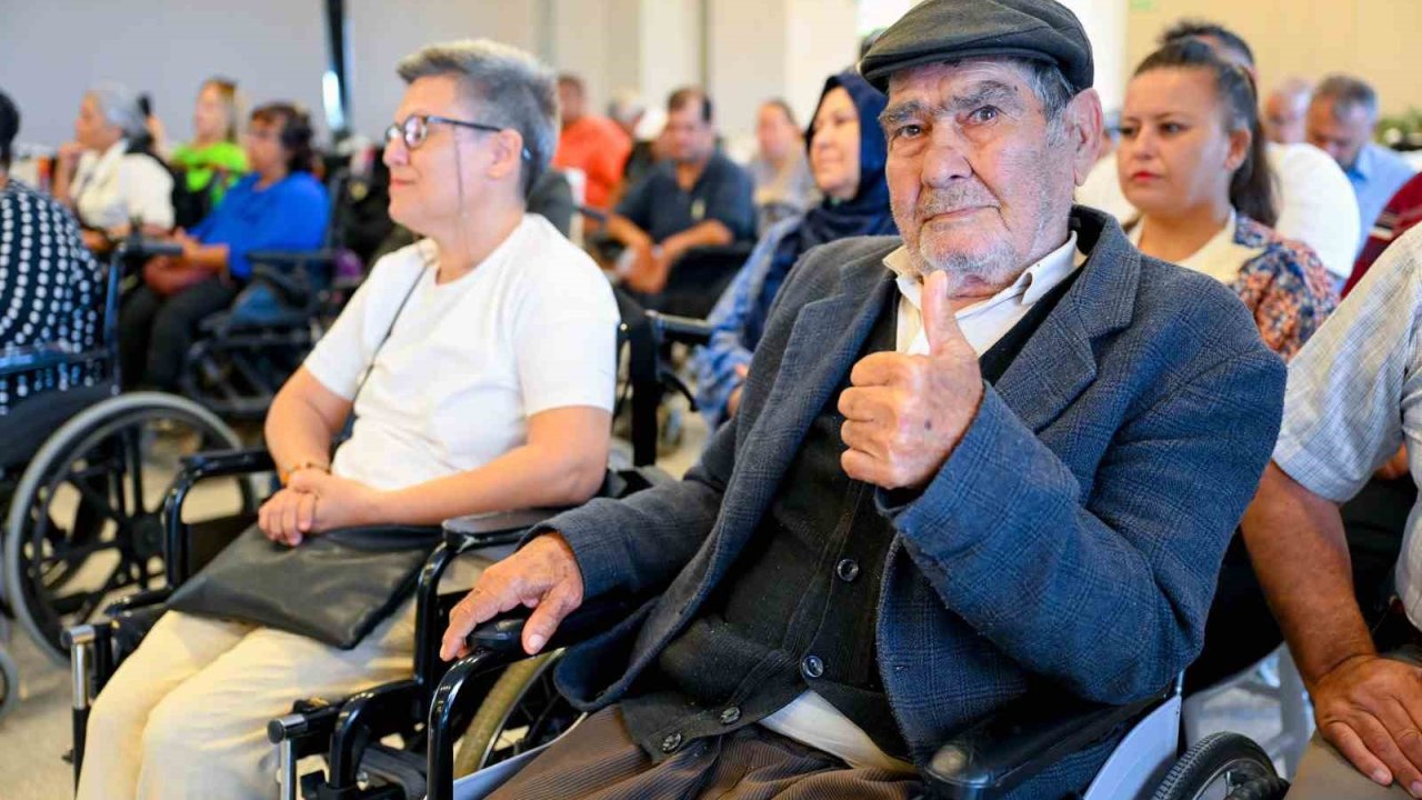 Mersin’de engellilere akülü sandalye desteği