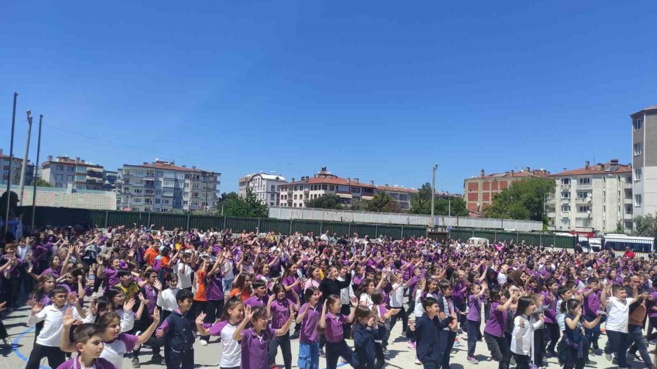 Mudanya’da 820 öğrenci zumba yaptı