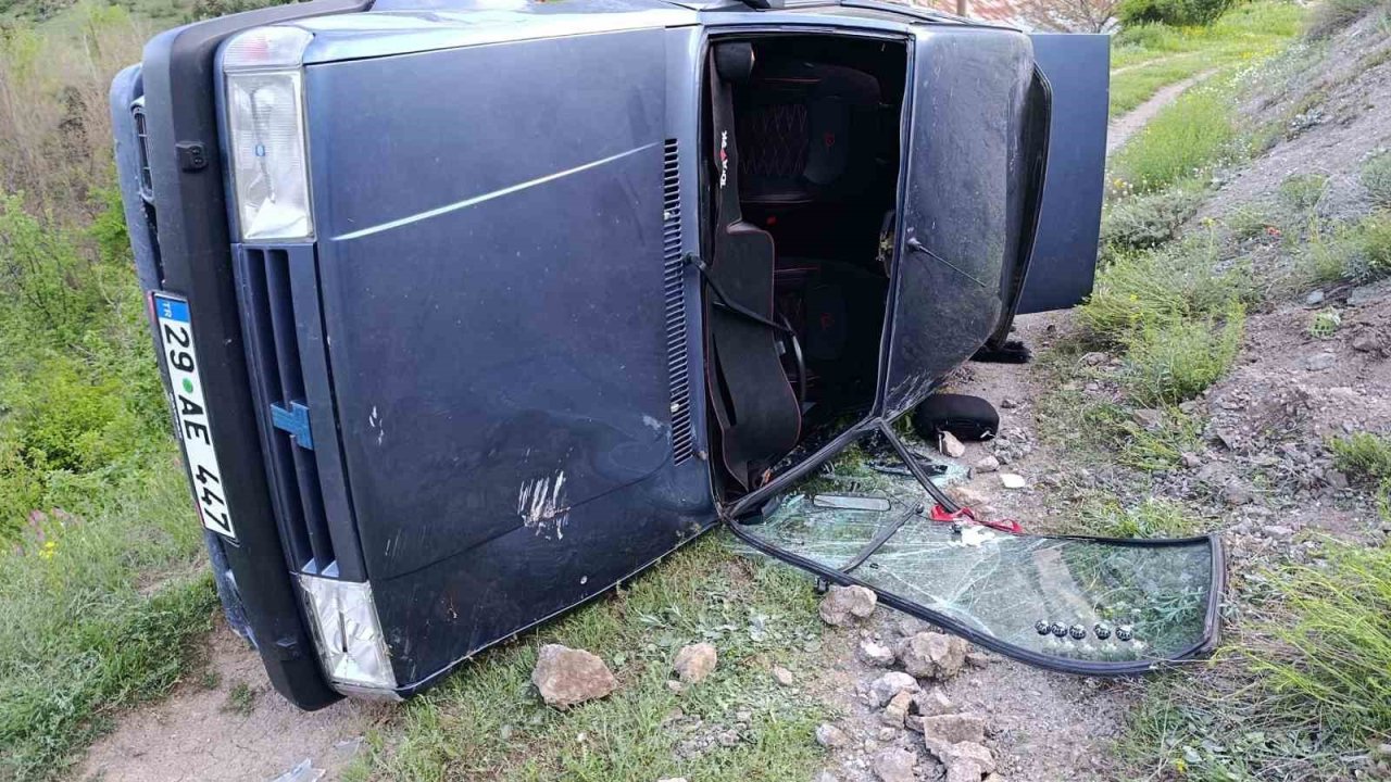 Gümüşhane’de otomobil devrildi: 4 kişi yaralandı