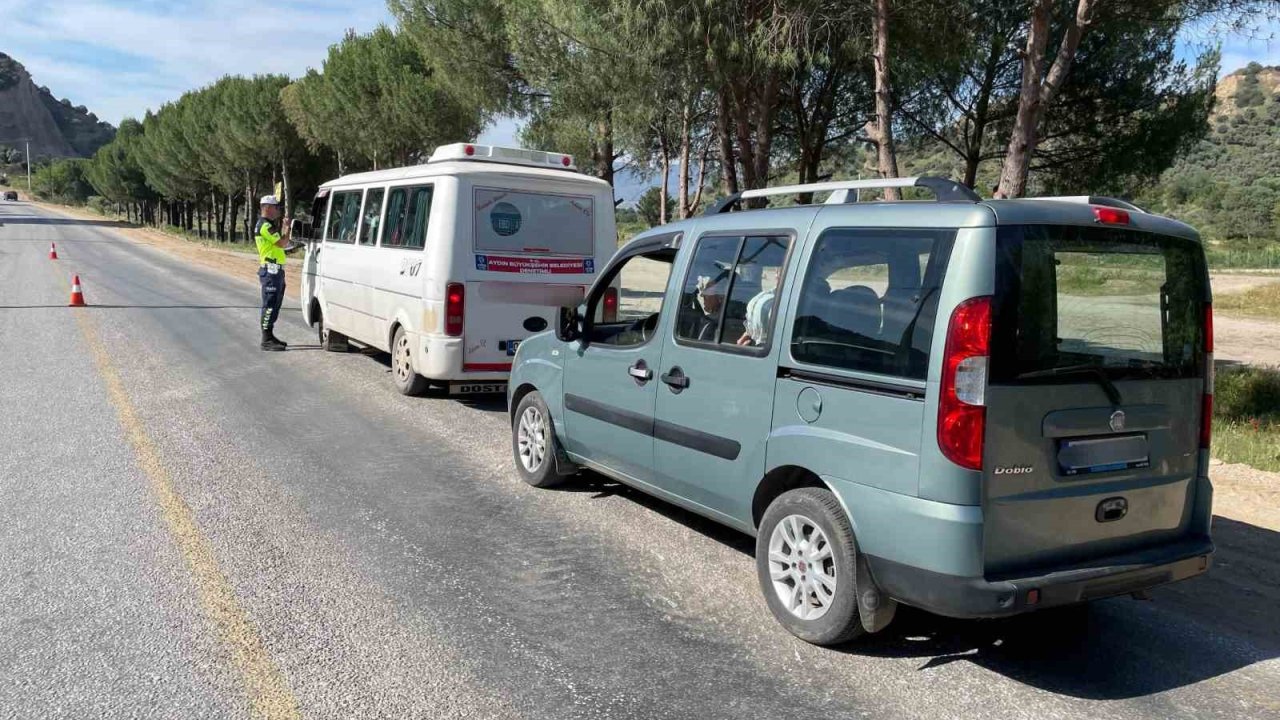 Trafik kurallarına uymayan sürücüler jandarmadan kaçamadı