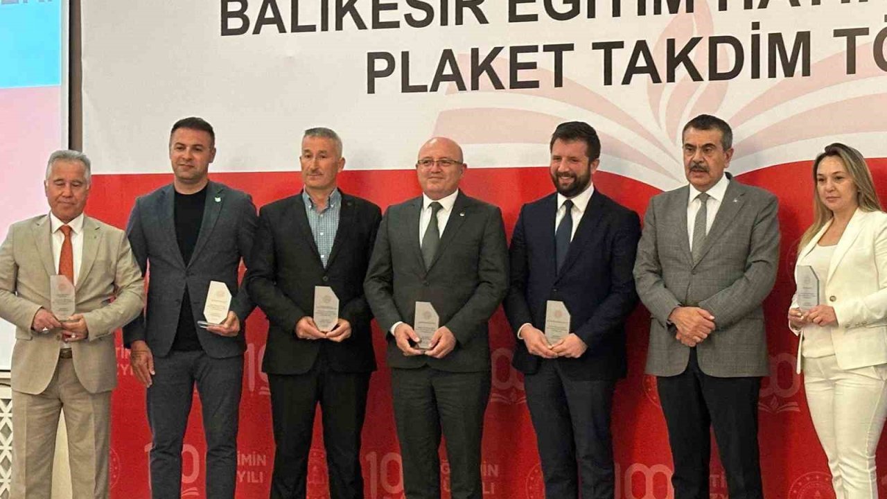 Balıkesir’de eğitime destek veren hayırseverler onurlandırıldı