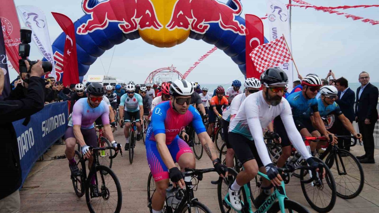 İlkadım Gran Fondo Bisiklet Yarışları, 494 sporcunun katılımıyla start aldı
