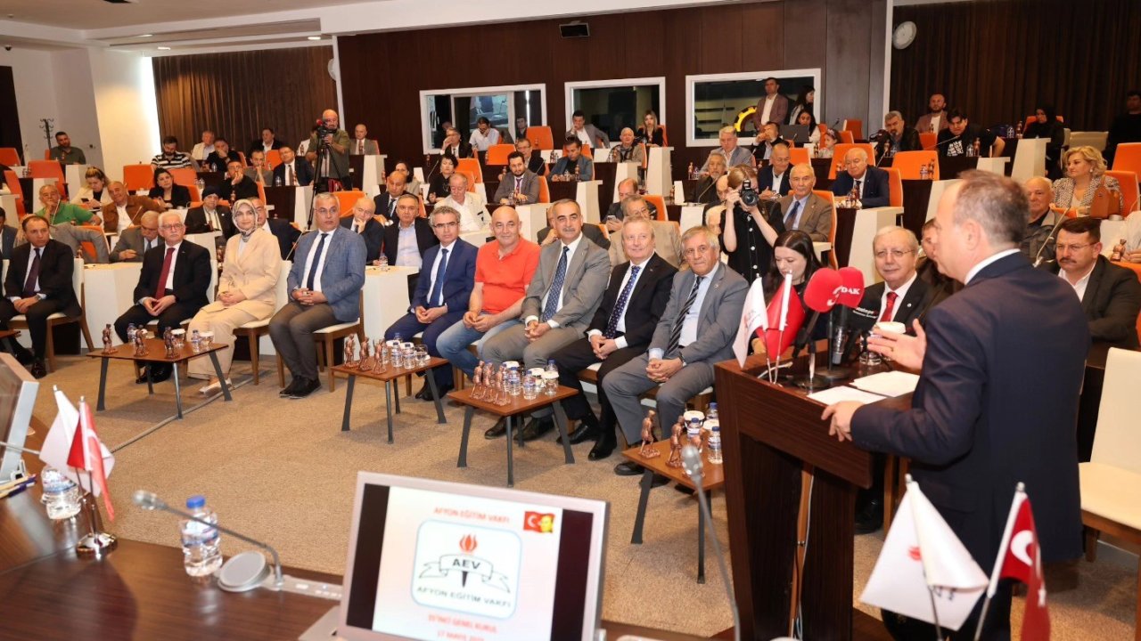 Afyon Eğitim Vakfı’ndan 910 öğrenciye karşılıksız burs desteği