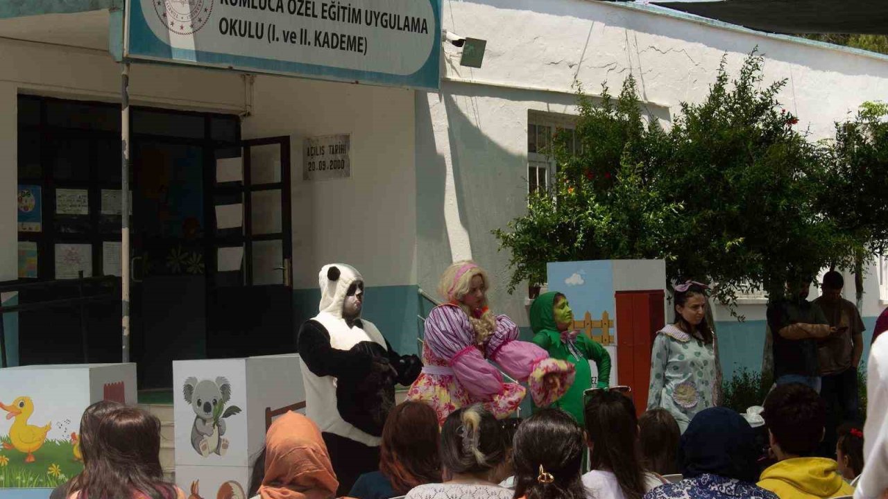 Kepez’den çocuklara masal gibi tiyatro gösterisi