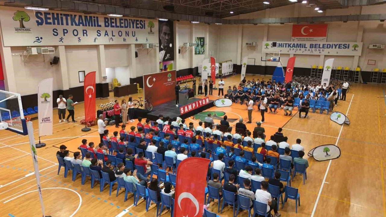Şehitkamil’de başarılı sporcular ödüllendirildi