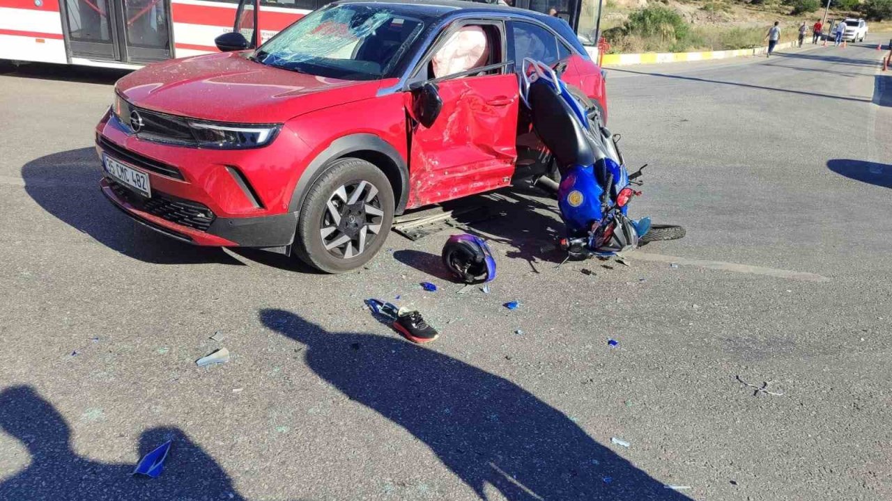 İzmir’de otomobil motosikletle çarpıştı: 1 ağır yaralı