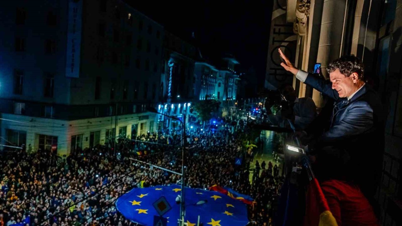 Romanya’da cumhurbaşkanlığı seçimini AB ve NATO yanlısı aday Nicusor Dan kazandı