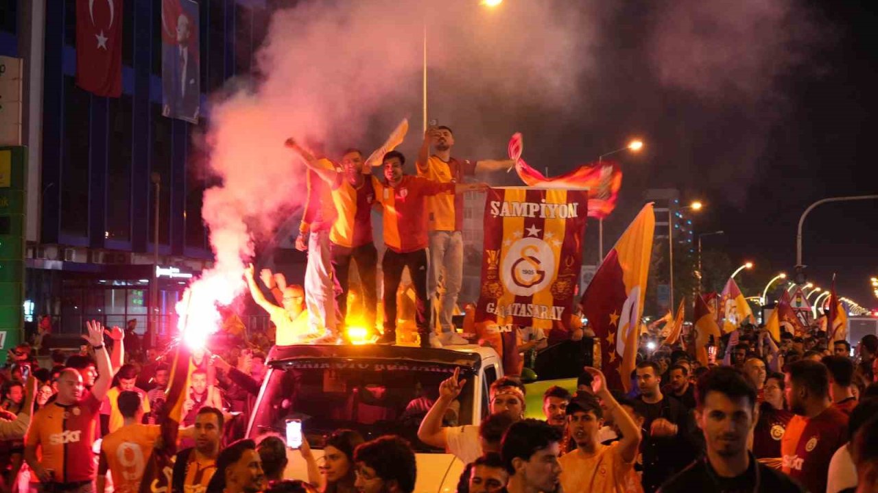 Edirne’de Galatasaray’ın şampiyonluğu coşkuyla kutlandı