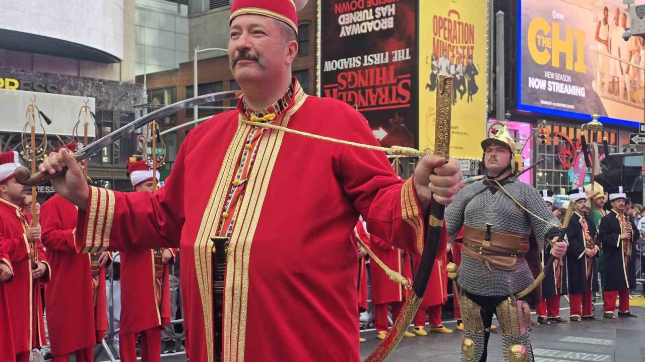 Mehteran Birliği’nden Times Meydanı’nda görkemli konser