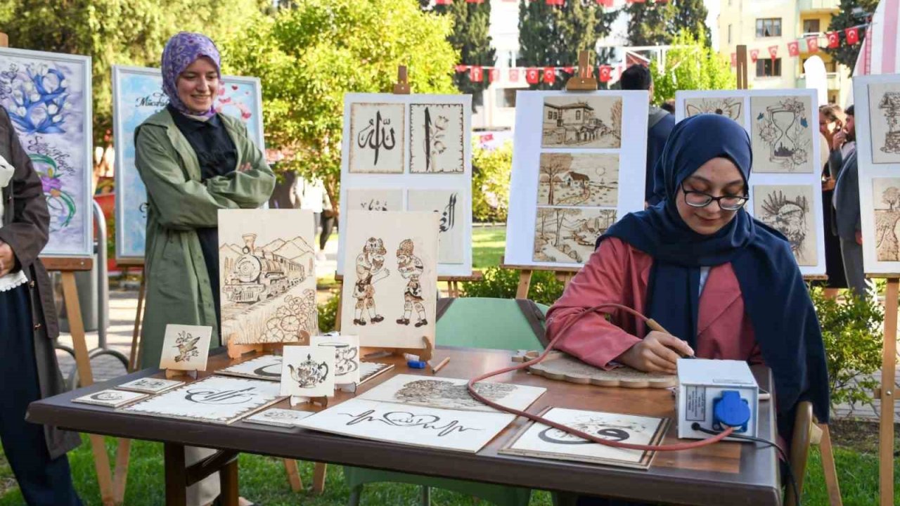 Balıkesir Gençliği, Gençlik ve Spor Festivalinde coşku ve enerjisini zirveye taşıdı