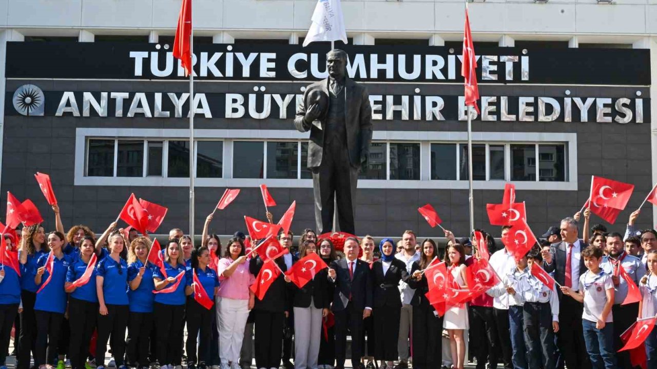 Büyükşehir Belediyesi’nde 19 Mayıs coşkusu törenle başladı