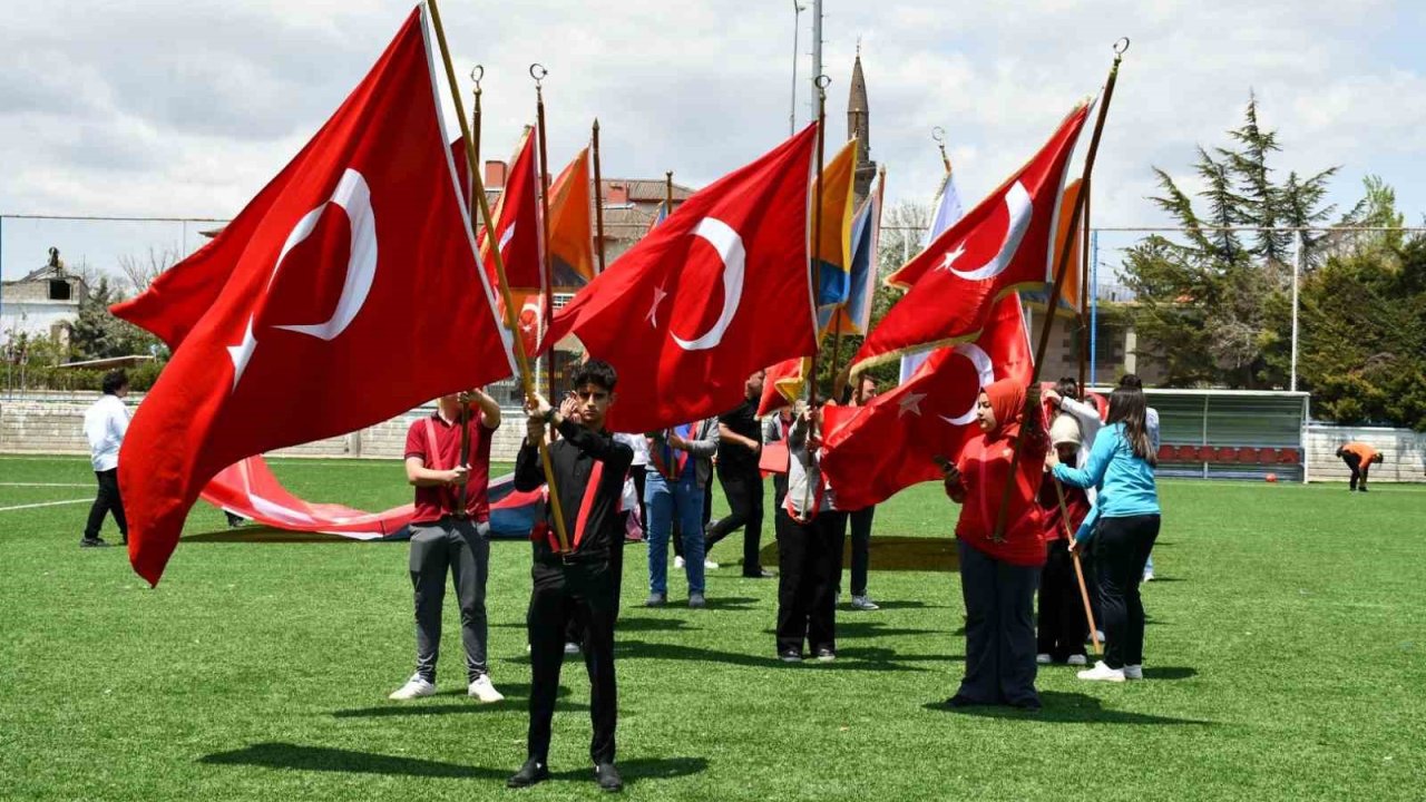 Tomarza’da 19 Mayıs coşkuyla kutlandı