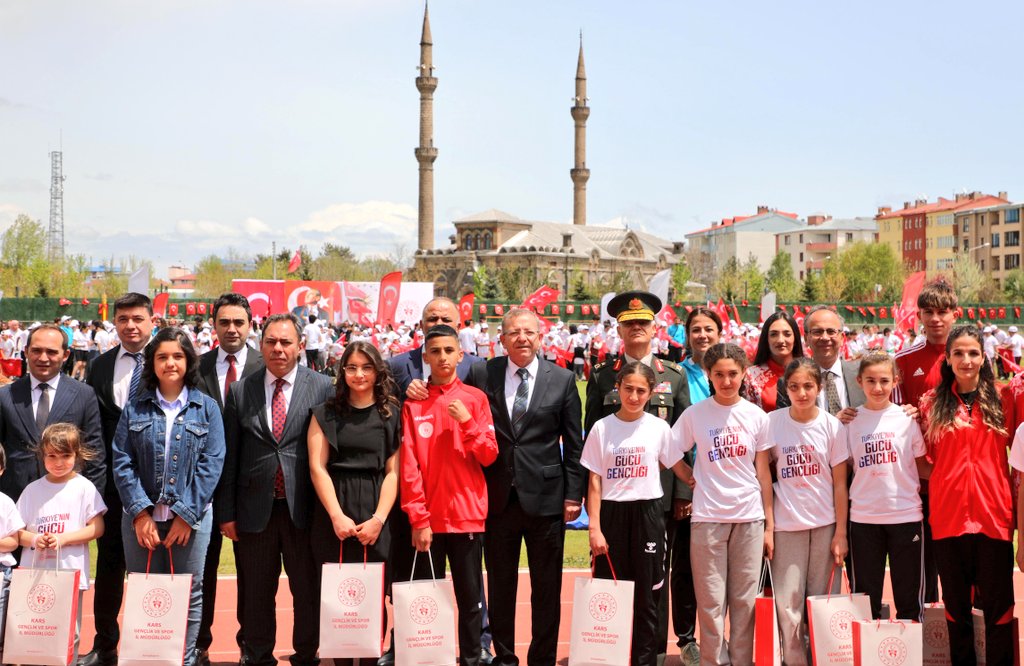 Kars’ta 19 Mayıs Coşkusu: Gençler Şehir Stadı’nı Bayram Alanına Çevirdi