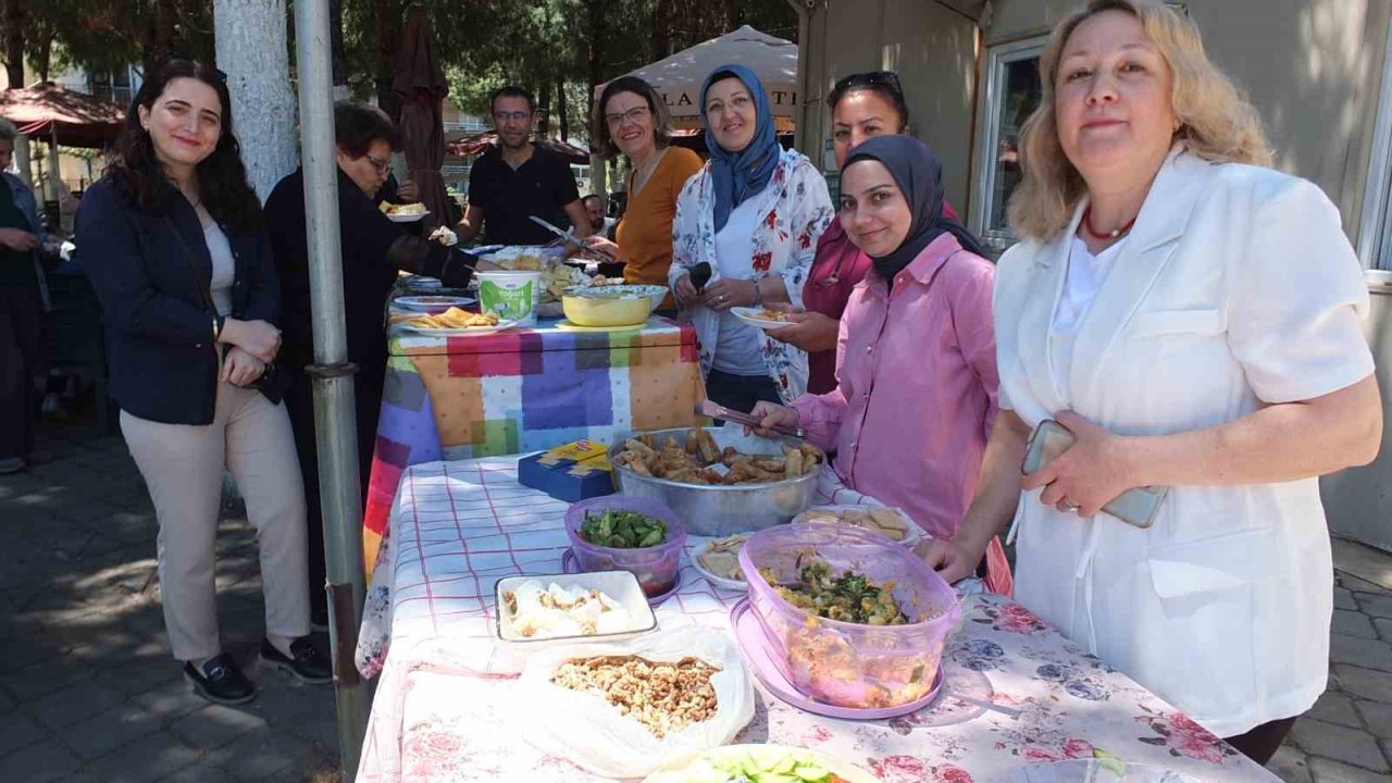 Balıkesir’de çölyaklılar geleneksel kahvaltıda bir araya geldi