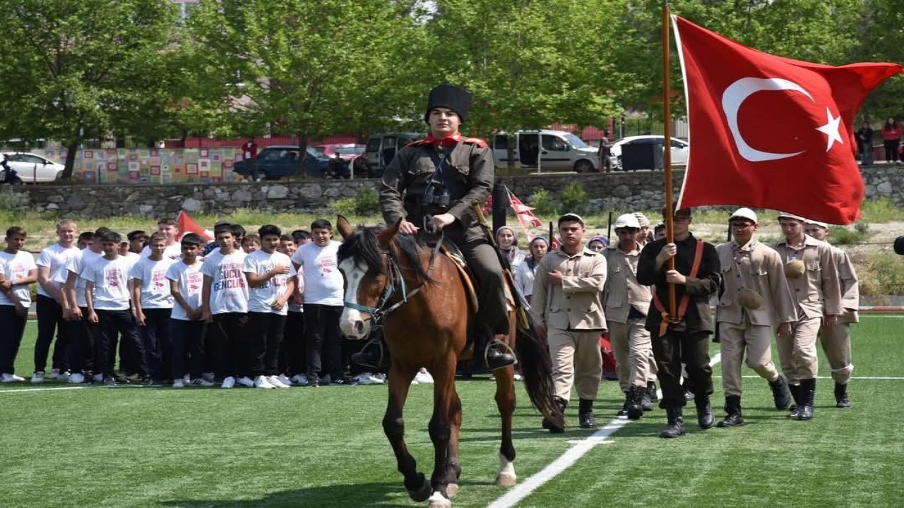 Sındırgı’da 19 Mayıs coşkusu stadyuma yaşandı