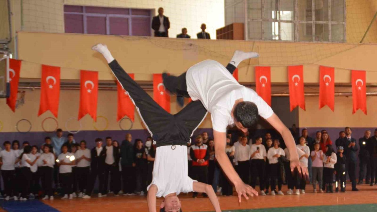 Sarıkamış’ta 19 Mayıs coşkuyla kutlandı