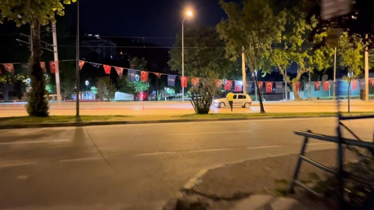 Polis ekiplerini gören alkollü sürücünün kaçma anı kamerada