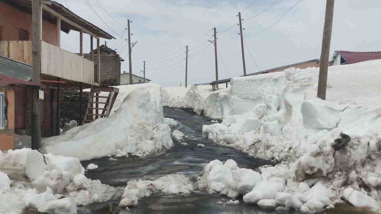 Yayla evleri, kar altında