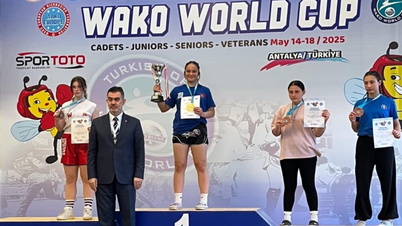 Denizlili kick boksçu Durdane dünya şampiyonu oldu