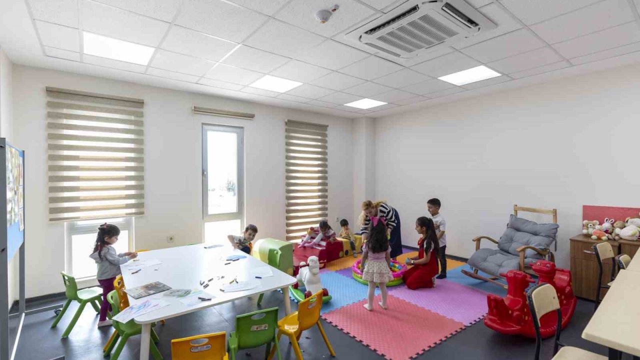 Kadınlar eğitimde, çocuklar güvende