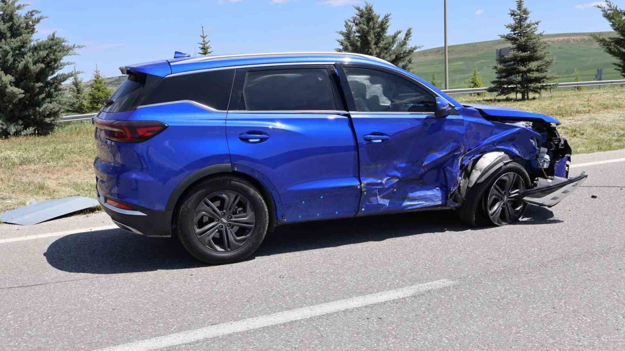 Saraykent’te traktörle otomobil çarpıştı: 3 yaralı