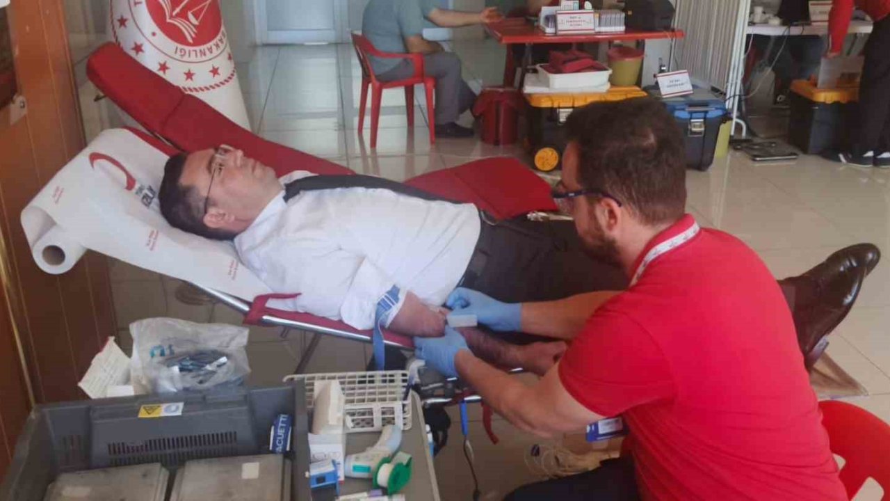 Siirt’te savcı ve hakimler kan bağışında bulundu
