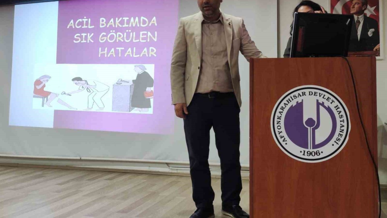 Afyonkarahisar Devlet Hastanesi’nde hekimlere tıbbi malpraktis eğitimi verildi