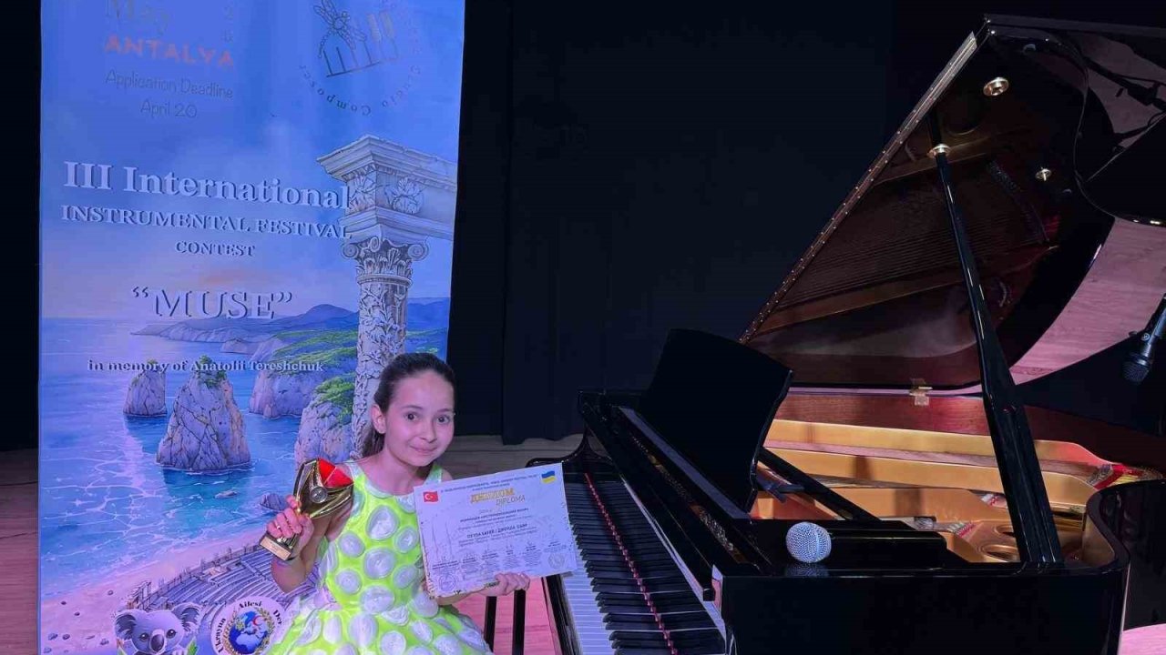 GKV’li Ceyda Sayar piyanoda festival birincisi