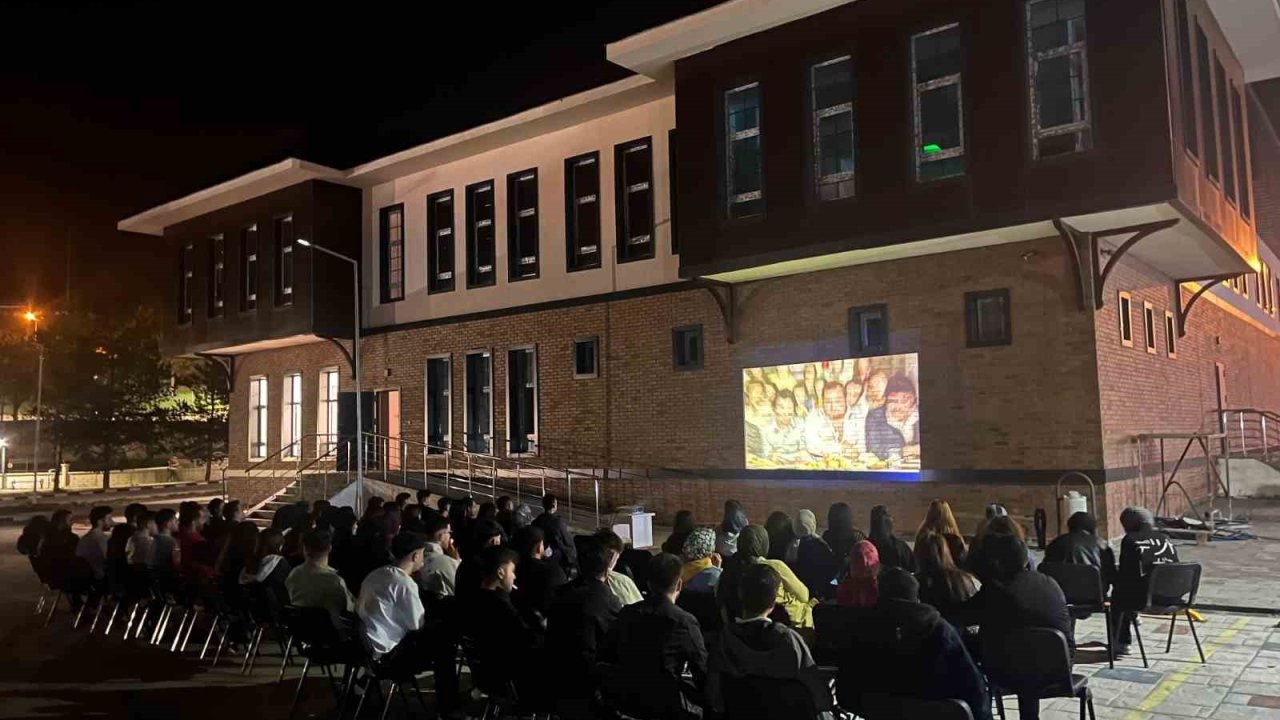 Gençlik Haftası’nda açık hava sineması gösterimi