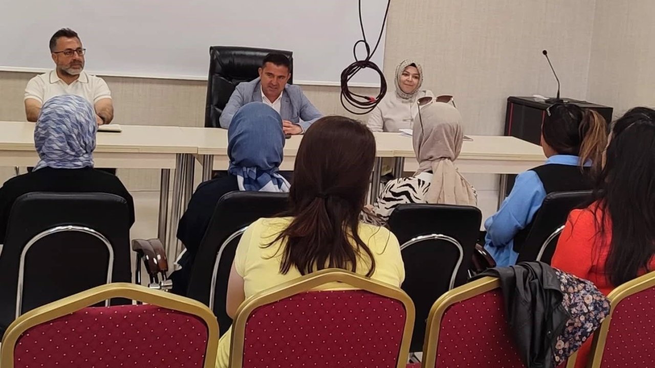 Altıntaş’ta okul öncesi kültür, sanat ve spor faaliyetleri masaya yatırıldı