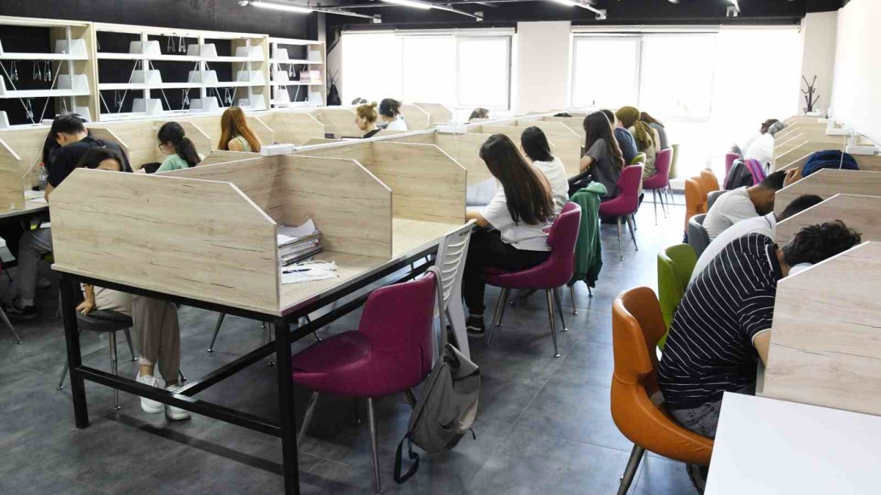 Yunusemre kütüphaneleri öğrencileri ağırlıyor