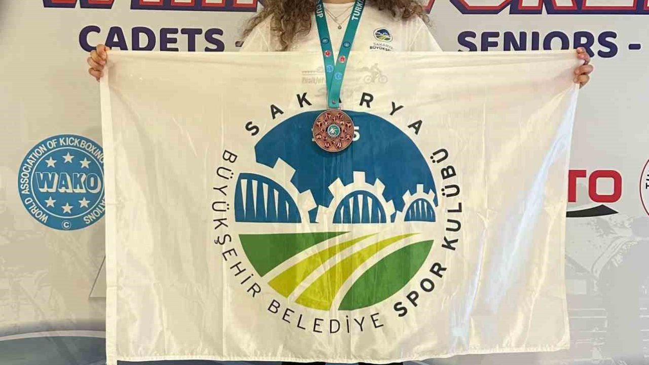 Sakarya Büyükşehir sporcuları madalya kürsüsünü boş bırakmıyor