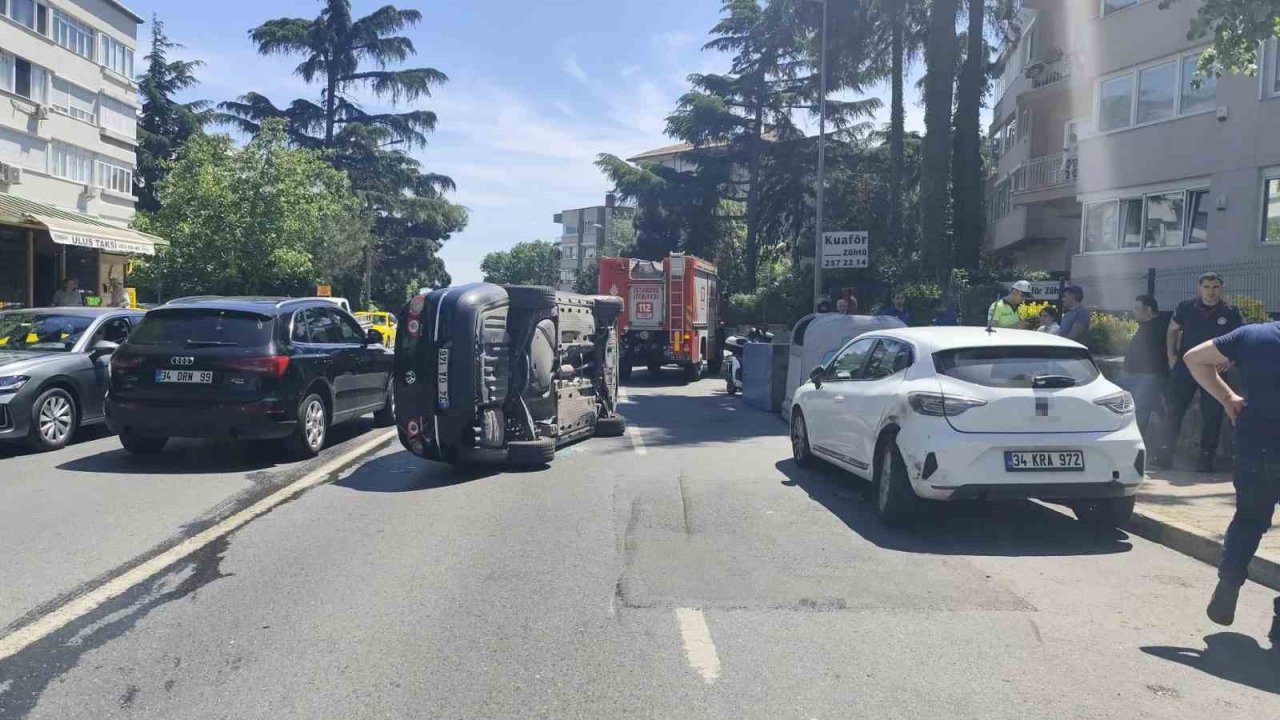 Beşiktaş’ta park halindeki araca çarpan otomobil yan yattı: 1 yaralı