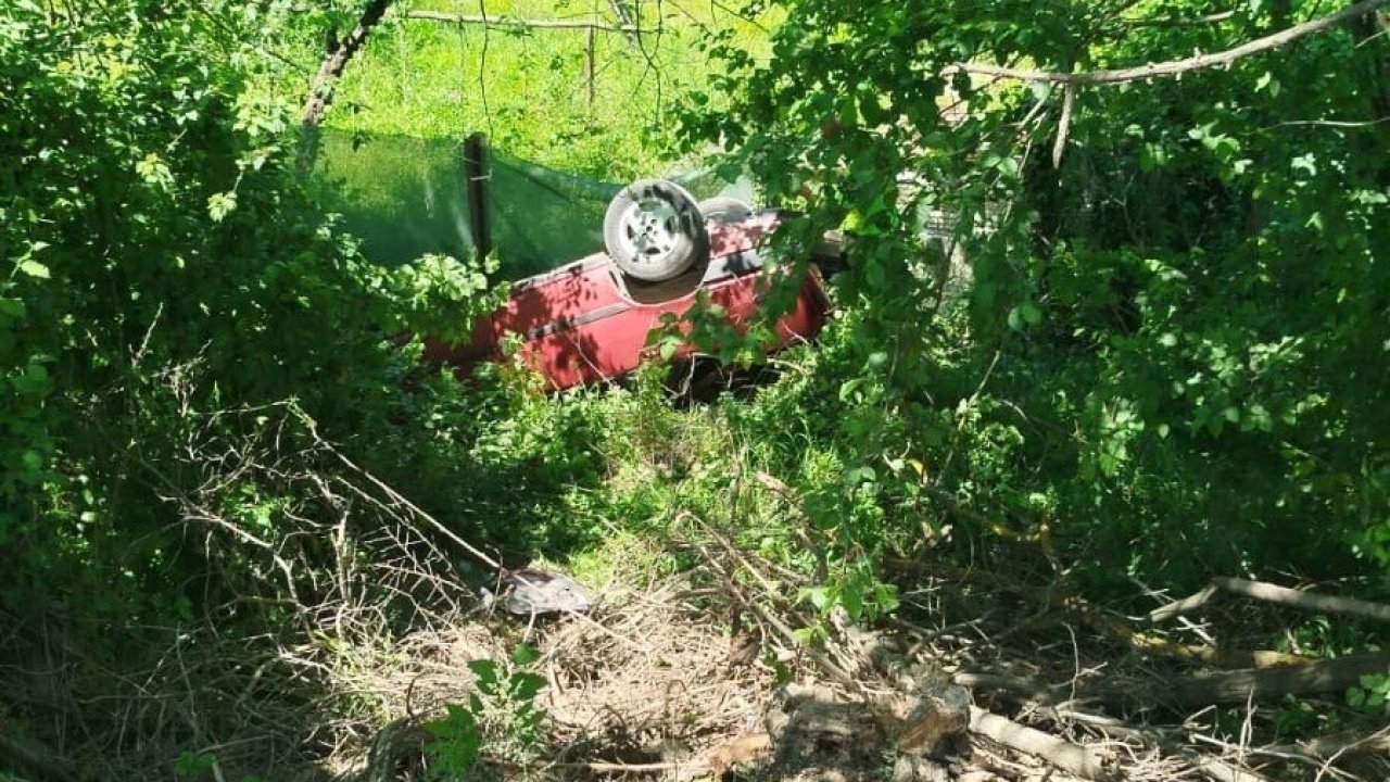 Sakarya’da otomobil şarampole uçtu: Karı-koca yaralandı