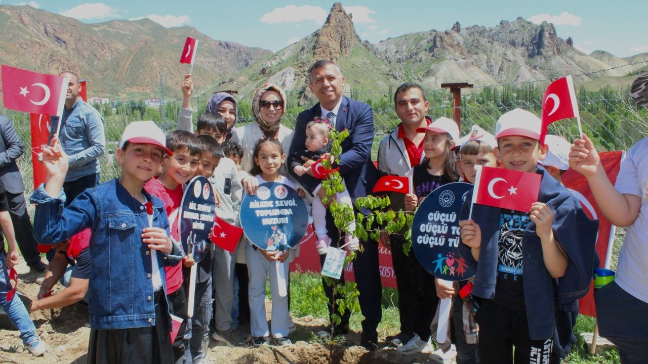 Tortum’da doğan her bebek için bir fidan