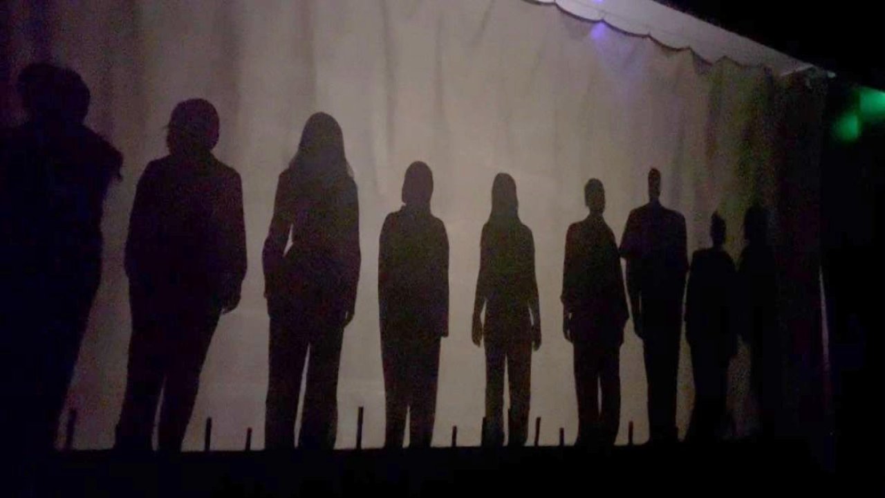 Üniversite öğrencilerinden tiyatro gösterisi