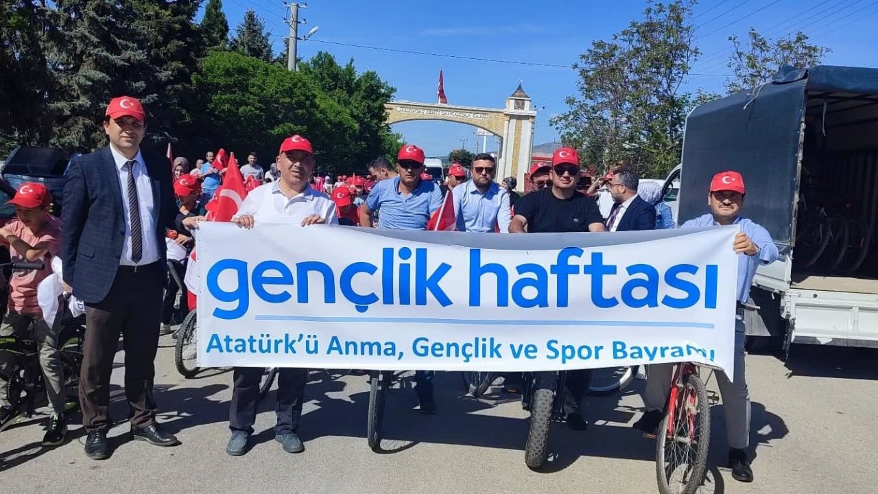 Altıntaş’ta Gençlik Haftası’nda bisiklet turu