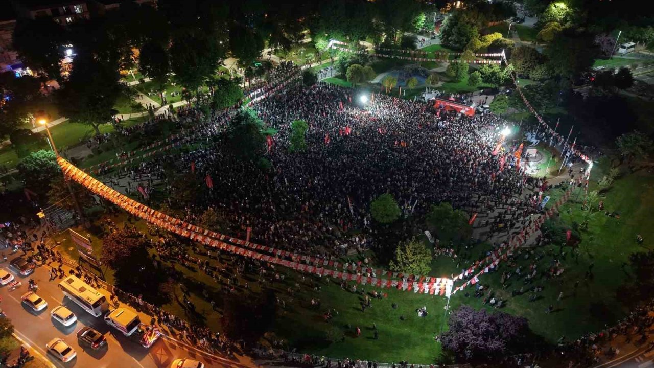 CHP’nin Pendik mitinginde beklenen kalabalık oluşmadı, alan boş kaldı