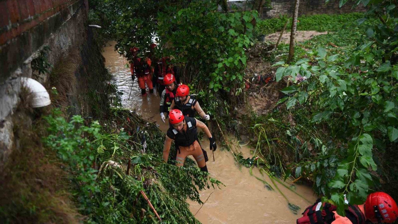 Çin’de toprak kayması: 2 ölü, 19 kayıp