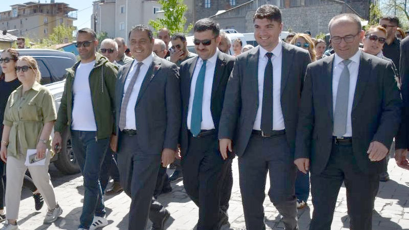 Kars’ta “Sağlık İçin Hareket Günü”: Kravatını takan yürüyüşe çıktı!