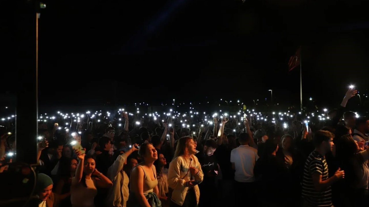Öğrenciler konserle stres attı