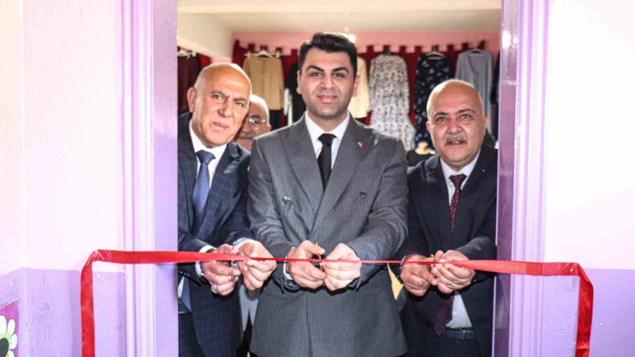 Hisarcık Aşağı Yoncaağaç köyünde açılan giyim kursunun yıl sonu sergisi