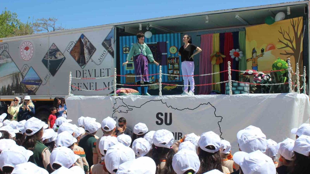 Su tasarrufunu tiyatro ile öğreniyorlar