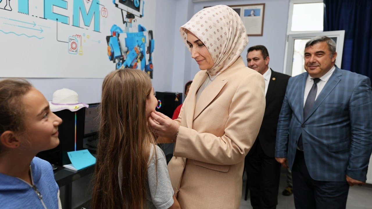 Vali Yiğitbaşı, Kodlama ve Sanat Atölyesi’ni ziyaret etti