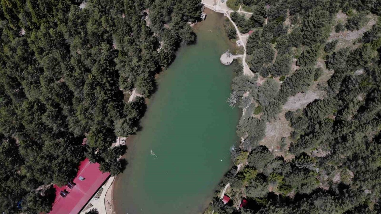 Sessizliğin ve huzurun adresi Limni Gölü misafirlerini bekliyor