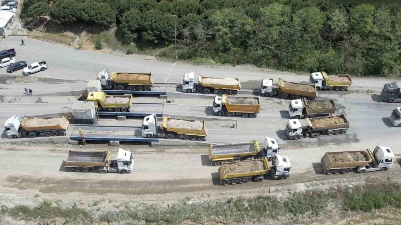 İstanbul’da hafriyat döküm sahası sayısının 1’e düşmesi kilometrelerce kuyruğa neden oldu