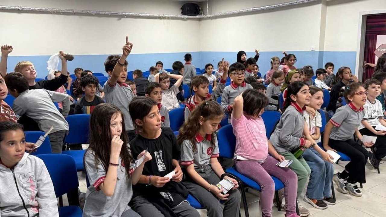 Üniversite öğrencileri miniklere trafik bilinci aşıladı