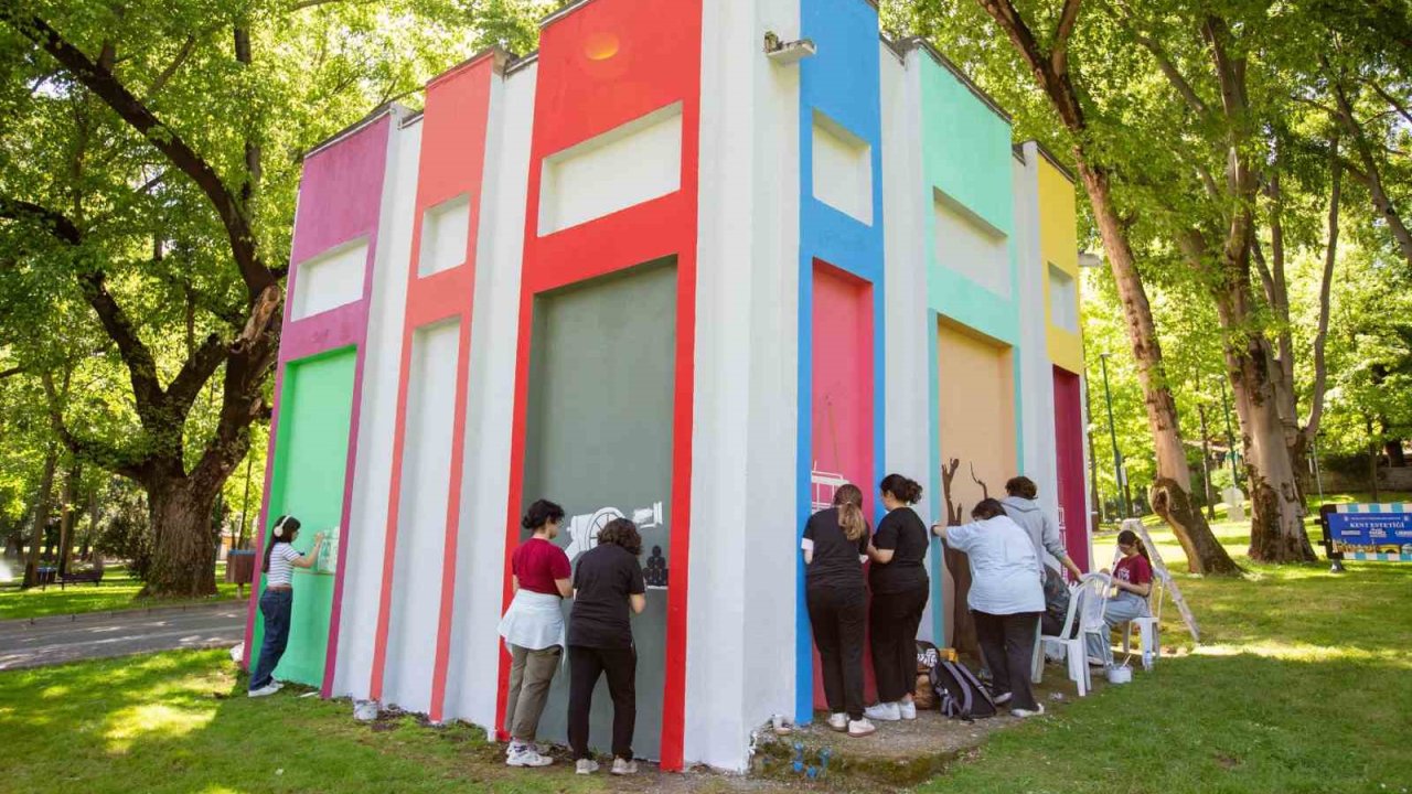 Bursa, gençlerle birlikte renkleniyor